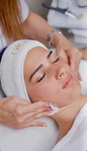 Basis gelaatsverzorging 60 min.  € 80