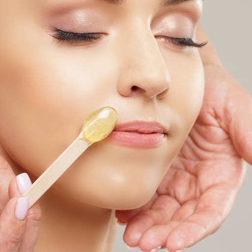 Waxen bovenlip of kin  € 8