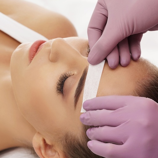 Waxen wenkbrauwen  € 10